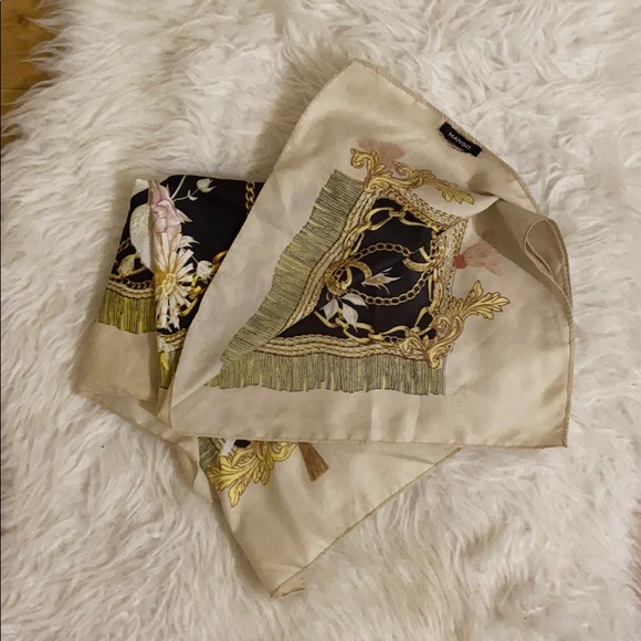 Mango Scarf with flowers - Picture 3 of 5